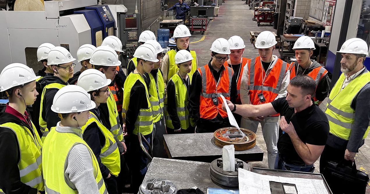 A tour of the AGRISOVGAZ plant for students of the Obninsk College of Technology and Services